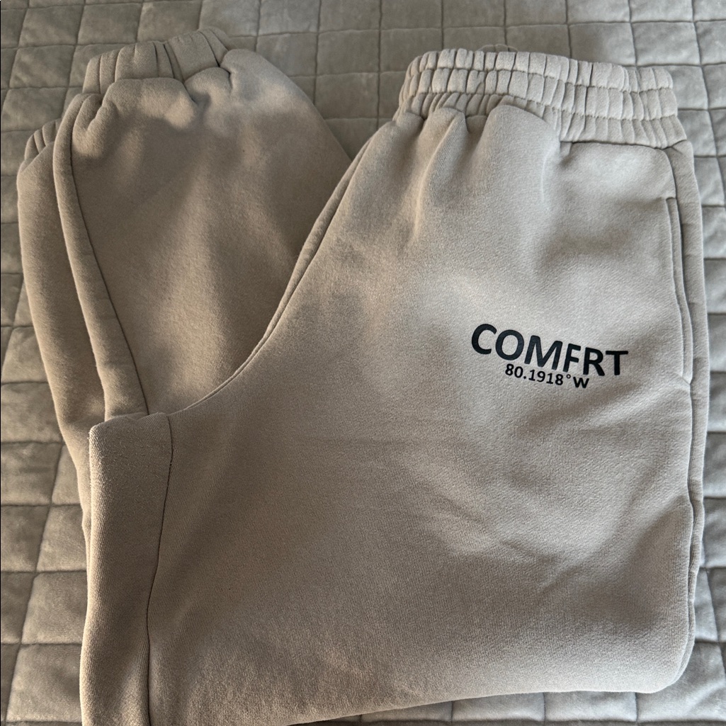 Comfrt Women’s Beige Sweatpants. Excellent Condition